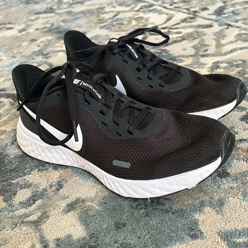 Women’s Nike Revolution 5